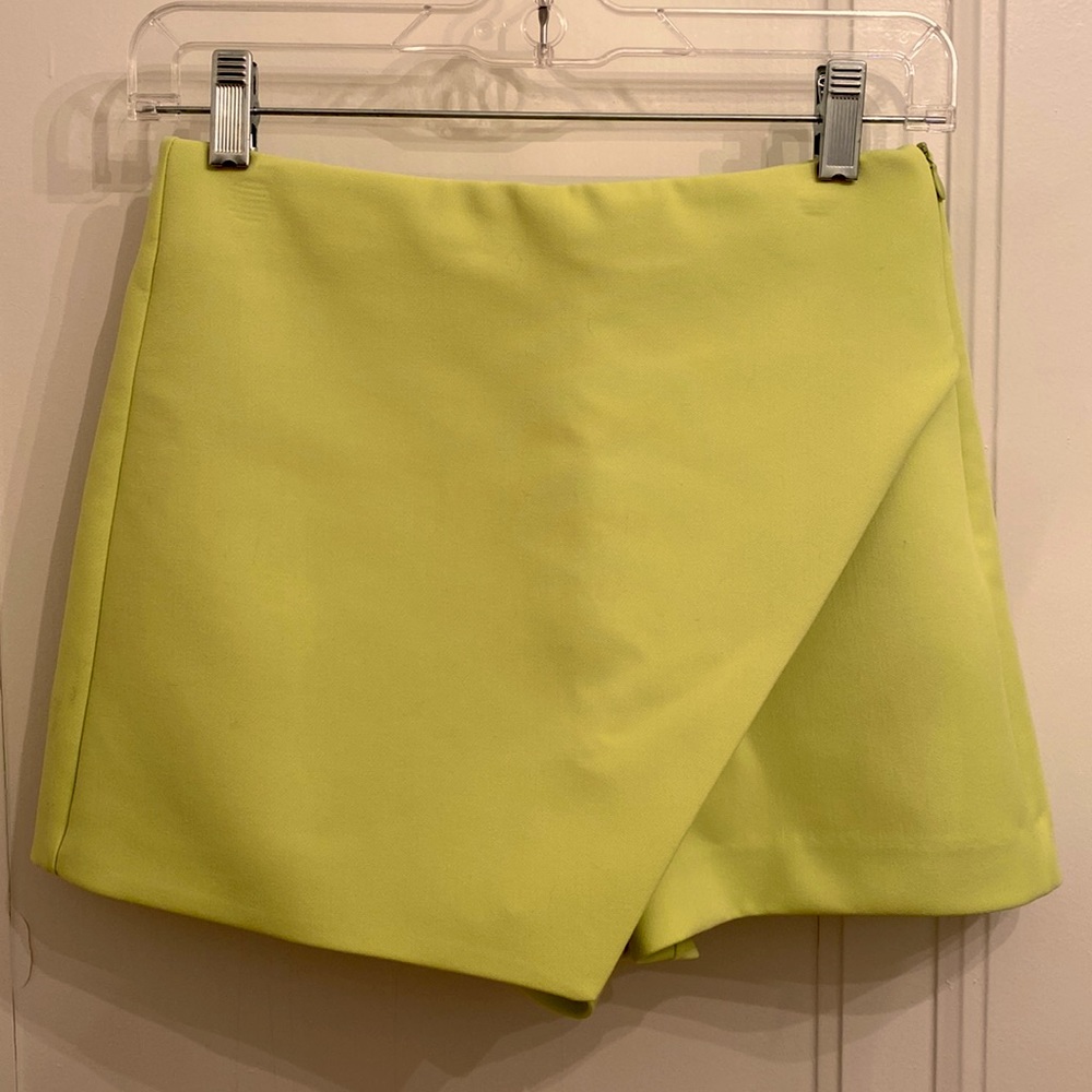 NWT Zara bright green skort size XS